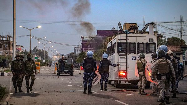 मणिपुर: भीड़ ने मुख्यमंत्री के परिवार के खाली आवास पर किया हमला, सुरक्षाबलों ने खदेड़ा