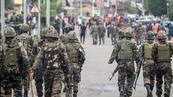 Curfew in Manipur: मणिपुर में फिर लौटा कर्फ्यू, पुलिस स्टेशनों पर भीड़ का हमला, सुरक्षाबलों ने दिया जवाब