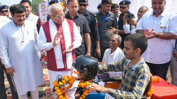 हरियाणा: जनसंवाद कार्यक्रम के दौरान सीएम खट्टर ने की कई घोषणाएं