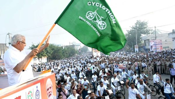 साइक्लोथॉन यात्रा को सीएम खट्टर ने दिखाई हरी झंडी, कहा- हरियाणा की तरक्की के लिए नशे को खत्म करके रहेंगे