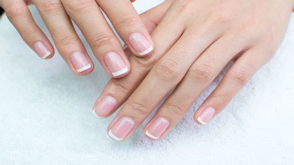 Nail White Marks: नाखूनों पर होते हैं सफेद निशान? तुरंत हो जाएं अलर्ट, हो सकती हैं गंभीर बीमारी