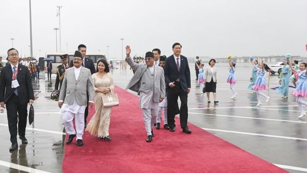 नेपाली प्रधानमंत्री के स्वागत में चीन ने बिछाई रेड कार्पेट, शी जिनपिंग की चाल में ना फंस जाएं प्रचंड?