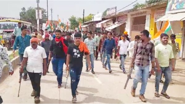 Bhind News: हथियार प्रदर्शन कर टिकट की दावेदारी, कांग्रेस की जन आक्रोश यात्रा में बंदूक लहराते दिखे कार्यकर्ता