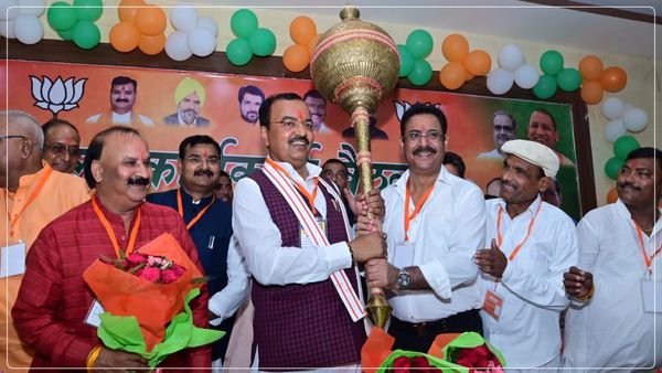 UP News: डिप्टी सीएम का ऐलान, यूपी में किसानों के नलकूपों के बिल का भुगतान करेगी यूपी सरकार