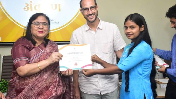 आज पूरा विश्व भारत की ओर उम्मीद भरी नजरों से देख रहा है- कुलपति