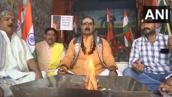 Aditya-L1 की सफल लॉन्चिंग के लिए काशी में हो रहा हवन, की गई विशेष गंगा आरती