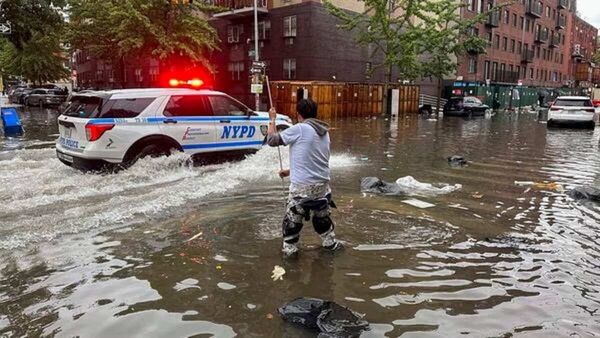 New York Flood: न्यूयॉर्क में आपातकाल की घोषणा, अचानक आई बाढ़ के बाद फैसला