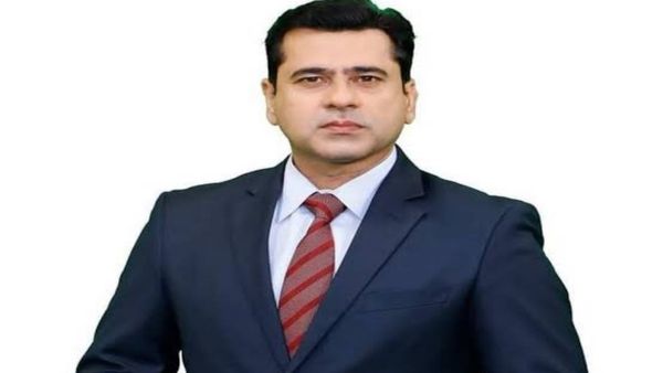पाकिस्तानी पत्रकार इमरान रियाज 4 महीनों के बाद लौटे घर, आर्मी के कब्जे से जिंदा वापसी पर परिवार हैरान