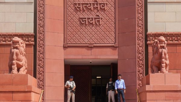 संसद की नई बिल्डिंग में के विशेष सत्र में बोलेंगे मनमोहन सिंह, मेनका गांधी, शीबू सोरेन