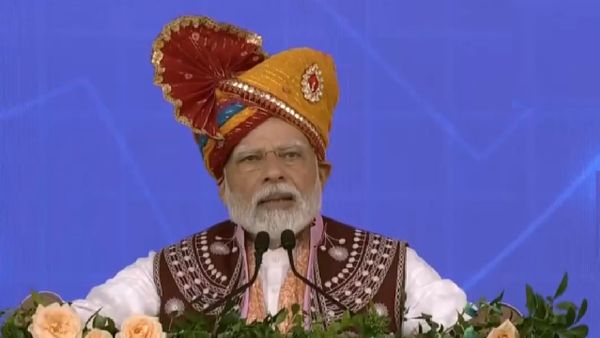 Modi Gujarat Visit: 'देश की करोड़ों बहनें आज लखपति दीदी बन गई हैं', छोटा उदयपुर में बोले PM मोदी