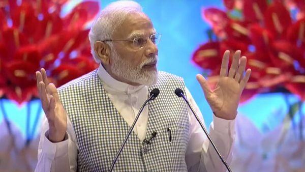 'हम सब मजदूर हैं, मैं थोड़ा बड़ा मजदूर हूं और आप थोड़े छोटे...', PM मोदी जी 20 ग्राउंड स्टाफ से कहा