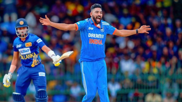 Asia Cup Final: '4 लाख का प्राइज मनी डोनेट करने वाले सिराज का पहला इनाम था 500 रु का', तंगहाली में गुजरा बचपन