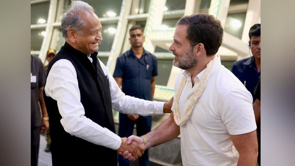 जयपुर पहुंचे Rahul Gandhi, सीएम अशोक गहलोत ने एयरपोर्ट पर किया स्वागत