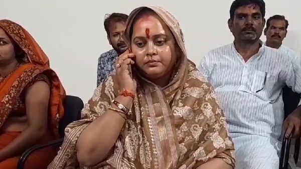 Satna News: कांग्रेस नेता ने अपनी पार्टी की महिला MLA से की अभद्रता, कल्पना की गाड़ी रोककर की सारी हदें पार