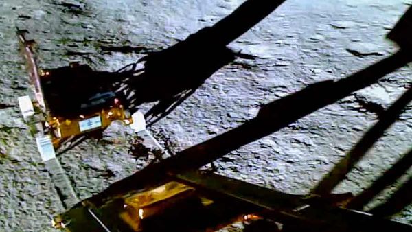 Chandrayaan-3: चांद पर रोवर 'प्रज्ञान' ने पूरा किया मिशन, स्लीप मोड में डाला, अब 22 सितंबर का इंतजार