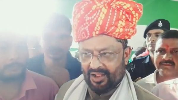 मनोज झा की 'ठाकुर' कविता से गरमाई बिहार की सियासत, जेडीयू MLC ने की माफी की मांग