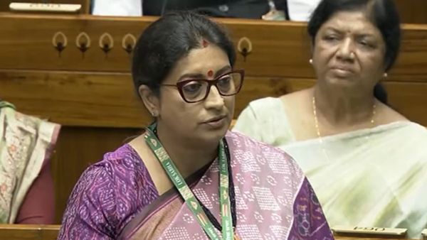 Women Reservation Bill: स्मृति ईरानी ने विपक्ष पर बोला हमला, कहा- धर्म के आधार पर आरक्षण की व्यवस्था नहीं