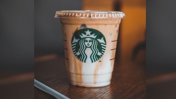 'फ्रूट ड्रिंक में फ्रूट ही नहीं', कस्टमर ने Starbucks को कोर्ट में घसीटा, ठोका 41 करोड़ का केस