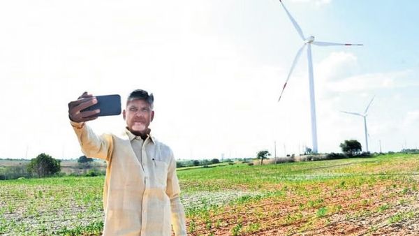 टीडीपी प्रमुख एन चंद्रबाबू नायडू ने आंध्र प्रदेश के मुख्यमंत्री को दिया सेल्फी चैलेंज