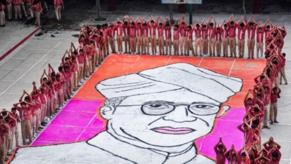 Teachers Day 2023: शिक्षक दिवस पर अपने गुरु को भेजें ये संदेश