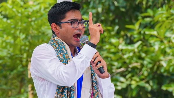 'महंगाई-बेरोजगारी से ध्यान भटकाने को खड़ा किया नया विवाद', India Vs Bharat पर बोले अभिषेक बनर्जी