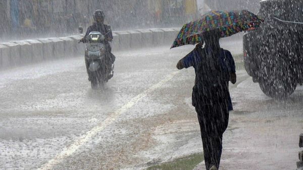 Weather: गुजरात में आज भी भारी बारिश, बाढ़ से कई जिले प्रभावित, IMD ने इन राज्यों के लिए जारी किया रेड अलर्ट