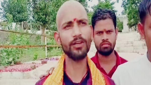 MP News: हिंदू धर्म की युवती से शादी करने के बाद मुस्लिम युवक ने फेस्टिवल से खुश होकर अपनाया हिंदू धर्म