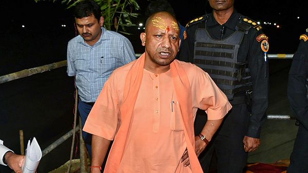 किसानों को योगी आदित्यनाथ सरकार का बड़ा तोहफा, अब आसान होगी बैंकिंग