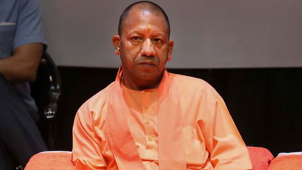 UP: सीएम योगी ने की संचारी रोगों की समीक्षा, दिए आवश्यक दिशा-निर्देश