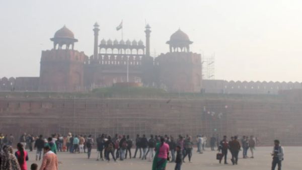 राजधानी दिल्ली में ठंड ने दी दस्तक, पहली बार 15 डिग्री से नीचे गया पारा, जानिये IMD ने क्या कहा?