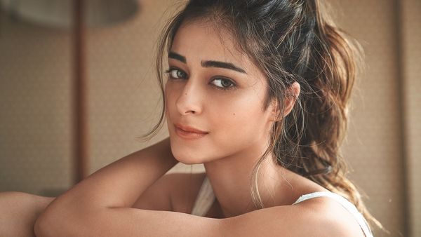 बॉलीवुड पर राज करने के लिए अनन्या पांडे ने बीच में छोड़ी पढ़ाई, आज हैं करोड़ों की मालकिन, जानें उनकी कमाई