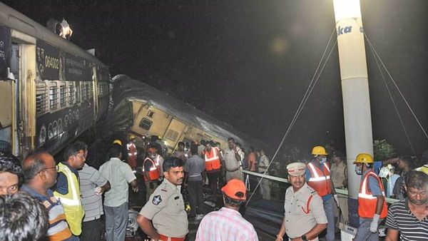 Andhra Train Accident: पीएम मोदी ने अश्विनी वैष्णव को किया फोन, MK स्टालिन बोले- दूसरा हादसा, जानिए बड़ी बातें