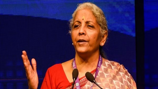 एपी चैंबर्स ने वित्त मंत्री निर्मला सीतारमण को सौंपा ज्ञापन, कहा- राज्य के विकास को गति देने में करें मदद