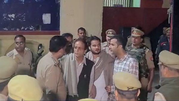 Video: 'हमारा एनकाउंटर हो सकता है...', आजम खान और बेटे अब्दुल्लाह को अलग-अलग जेल में क्यों किया गया शिफ्ट