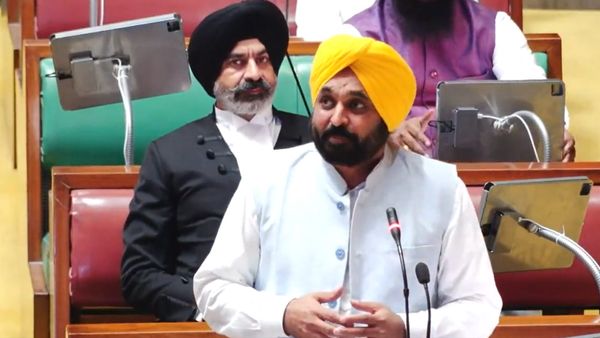 CM मान ने सुरक्षित पंजाब बनाने के दिए निर्देश, दशहरा से पहले रेलवे स्टेशनों और बाजारों में चला तलाशी अभियान