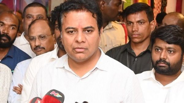 तेलंगाना: 'हमें पागल कुत्ते ने नहीं काटा है जो डूबते हुए जहाज में सवार होंगे', KTR ने PM मोदी पर साधा निशाना