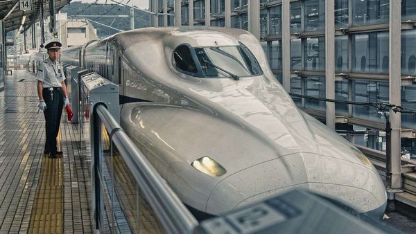 Bullet Train: चीन ने चलाई समुद्र के ऊपर बुलेट ट्रेन, जानें अन्य देशों में बुलेट ट्रेन का विकास