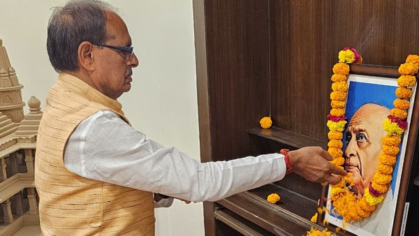 मध्य प्रदेश: CM शिवराज सिंह चौहान ने सरदार वल्लभभाई पटेल की जयंती पर माल्यार्पण कर उन्हें नमन किया