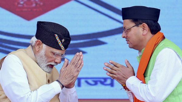 'पीएम मोदी के विजन को साकार करेंगे', सीएम धामी ने अधिकारियों को दिए निर्देश