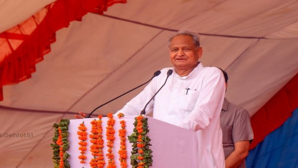  सीएम गहलोत का भाजपा पर बड़ा हमला, बोले-  BJP की सरकार आते ही बंद कर दी जाती हैं पुरानी योजनाएं 