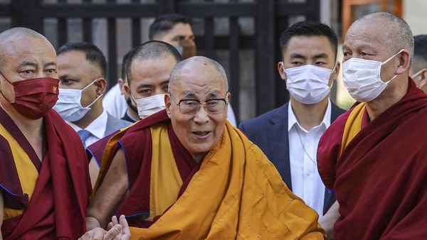 दिल्ली एम्स में नहीं भर्ती हैं तिब्बती धर्मगुरु दलाई लामा, डॉक्टरों ने किया मीडिया रिपोर्ट्स का खंडन