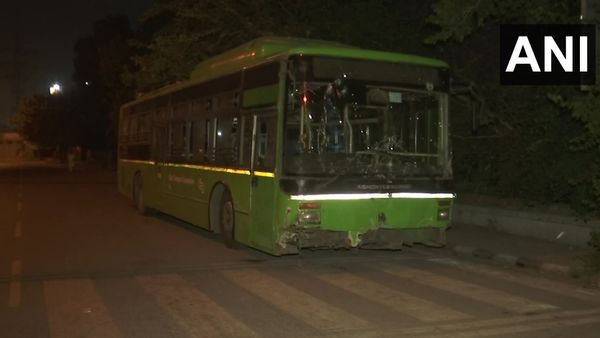 Delhi: डीटीसी बस ने फल मंडी के पास कई लोगों को मारी टक्कर, एक की मौत, तीन घायल