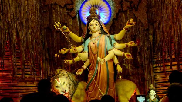 दुर्गा पूजा उत्सव में डूबा ओडिशा, कर्मचारी बोनस पाकर खुश