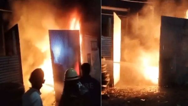 Gujarat: राजकोट के गोदाम में भीषण आग, मौके पर पहुंची दमकल की गाड़ियां, भारी नुकसान की आंशका