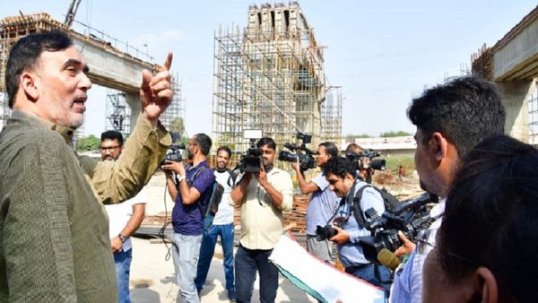 दिल्ली में शुरू धूल विरोधी अभियान, गोपाल राय ने निर्माणाधीन साइट्स का किया दौरा