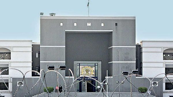 '...तो बड़बड़ाओ मत, नहीं सुनेंगे दूसरा केस', लाइव स्ट्रीम में दिखी हाईकोर्ट जजों के बीच झड़प