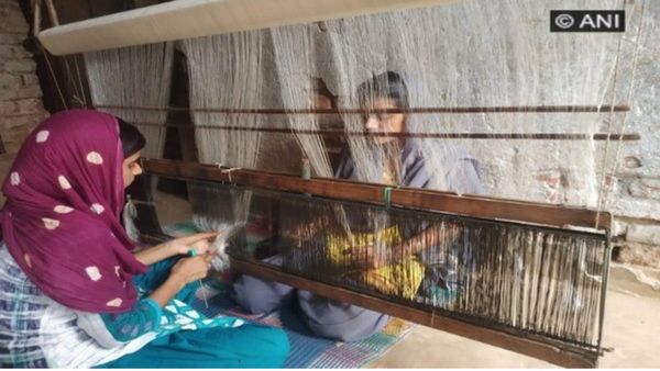 तेलंगाना में हथकरघा क्षेत्र को बढ़ावा देने के लिए अपनाया जा रहा ये नया तरीका 