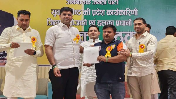 हरियाणा: नवंबर तक प्रदेश के सभी बूथों पर होंगे जेजेपी के 'योद्धा', दुष्यंत चौटाला ने किया पार्टी नेताओं से संव
