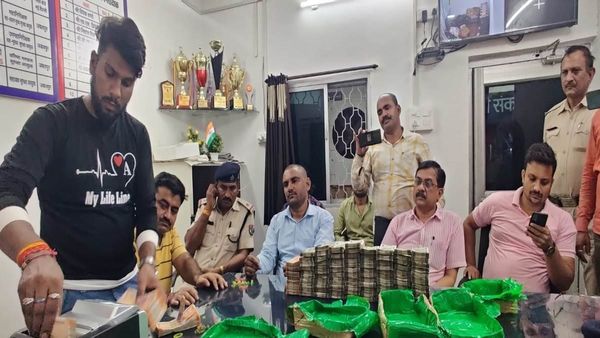 Jabalpur News: आचार संहिता में चैकिंग के दौरान ट्रेन यात्री से 45 लाख बरामद, गोदान एक्सप्रेस का मामला