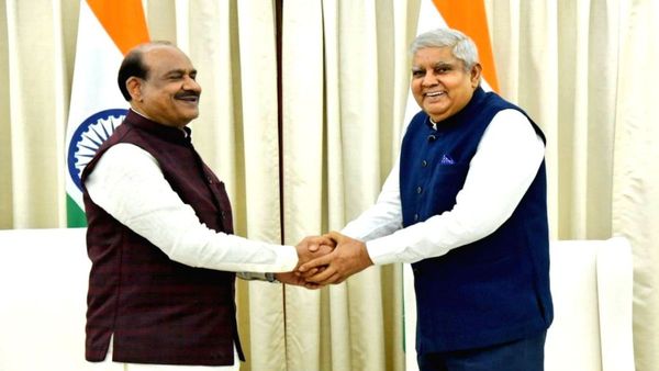 Parliament: जगदीप धनखड़ और ओम बिड़ला की निष्पक्षता पर विपक्ष के सवाल